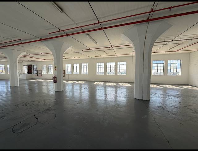 420M² BUILDING TO LET IN WOODSTOCK